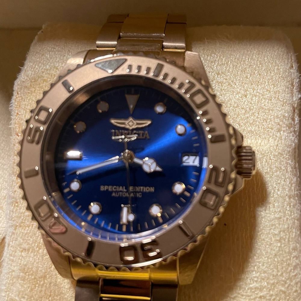 Invicta Ladies Automatic watch.Come with case, watch, tags and extra links.